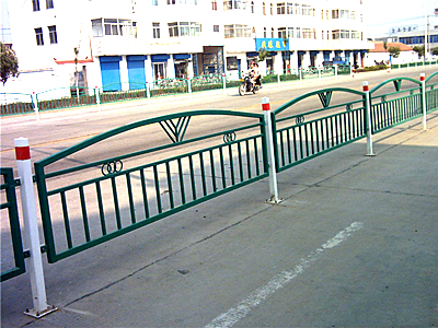 新型道路護(hù)欄 - 河北振興金源絲網(wǎng)集團(tuán)有限公司圖片4